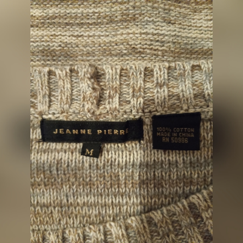 Beautiful sweater - Picture 3 of 3
